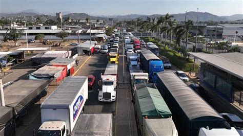 Transportistas mantendrán bloqueos hasta recibir respuesta del gobierno