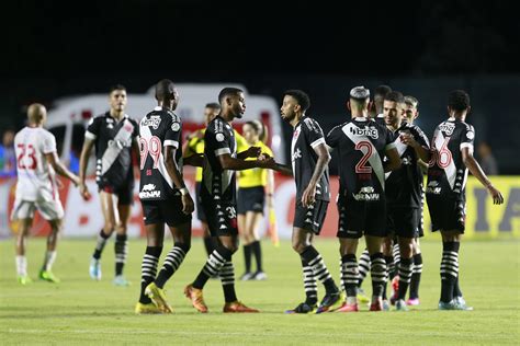 Joga de terno Vasco consegue substituto de Andrey Santos à altura