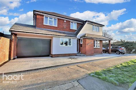 Thisselt Road Canvey Island 4 Bed Detached House £625000