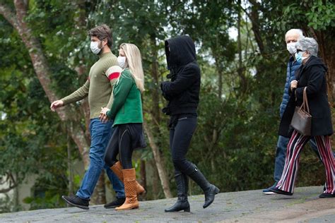 Fotos Familiares e amigos se despedem de Tarcísio Meira em São Paulo