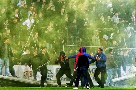 Violence Dans Les Stades Billets Nominatifs Pour Un Foot Suisse Sous Contrôle Tribune De Genève