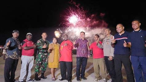 Malam Tahun Baru 2023 Di Maybrat Berlangsung Aman Pj Bupati Menari Dan