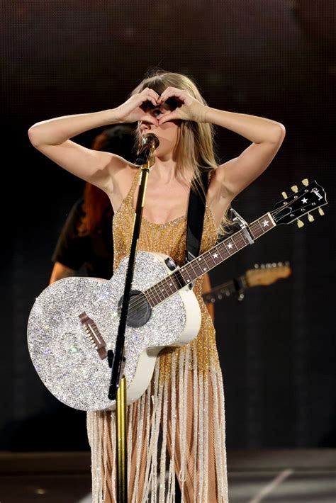 Taylor Swift Fearless Tour Heart