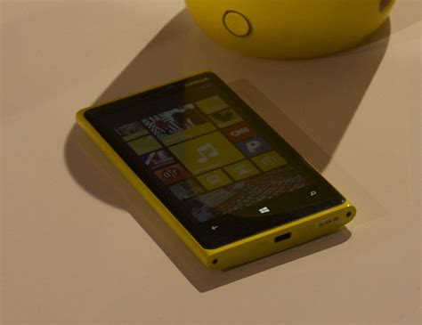 A Closer Look At Nokia Lumia 920 S Body And Remarkable