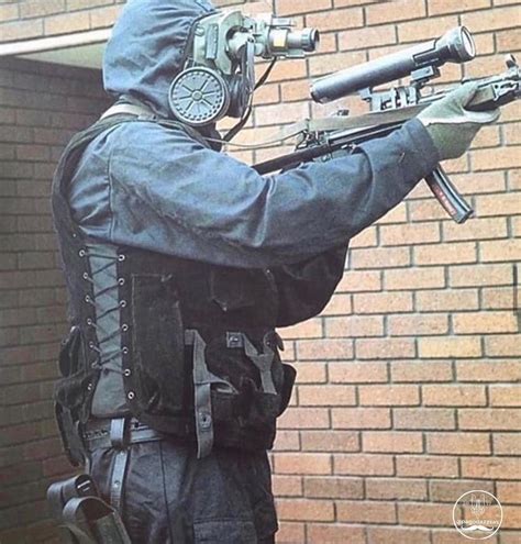 22 Sas Trooper From The Ct Team Testing Some Futuristic Looking Tech