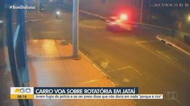 Bom Dia Go Carro Voa Sobre Rotat Ria Enquanto Fugia Da Pol Cia Em