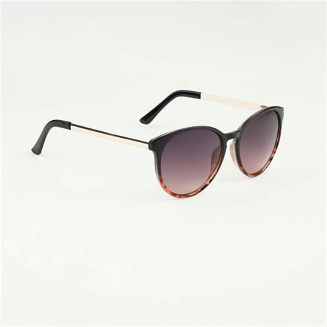 Fantas Eyes Ceo Round Sunglasses At Dry Goods