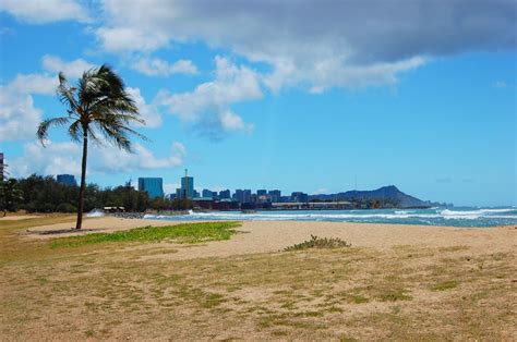 Sand Island Beach Park, Oahu | To-Hawaii.com