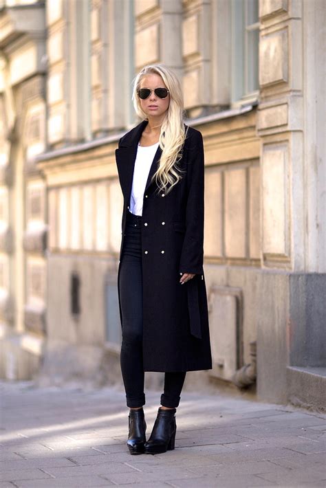 50 Chic Black and White Outfits to Wear Now | StyleCaster