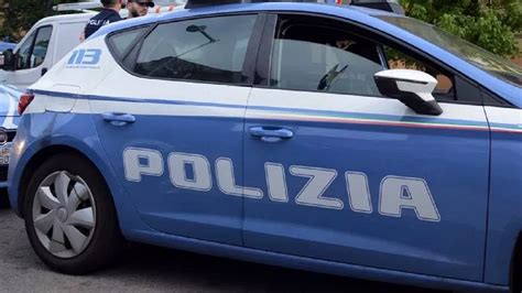 Femminicidio In Casa A Rimini Uccide La Moglie Davanti Al Figlio Di