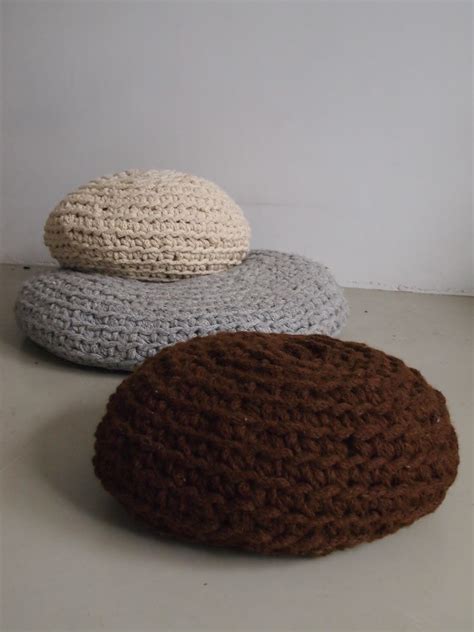 The Knitbitch: make a mega-crochet pouf