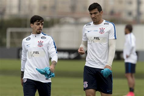 Balbuena tem lesão na coxa direita e desfalca Corinthians por cerca de