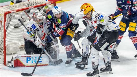 Del Finale Eisb Ren Berlin Holen Sich Ersten Matchpuck Gegen Bremerhaven