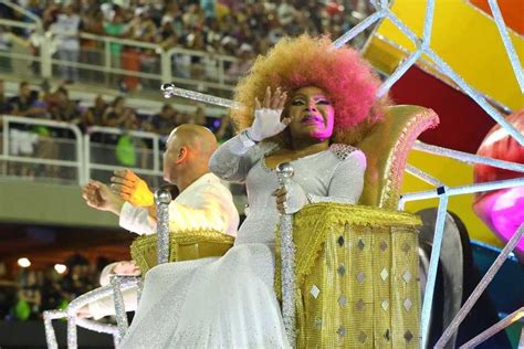 Elza Soares Vira Rainha Em Desfile Da Mocidade Independente Metr Poles