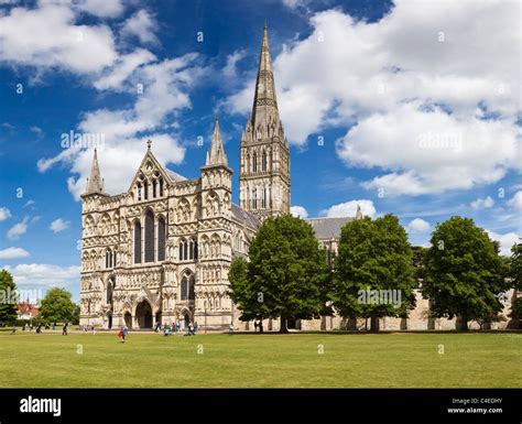 Salisbury Cathedral Hi Res Stock Photography And Images Alamy