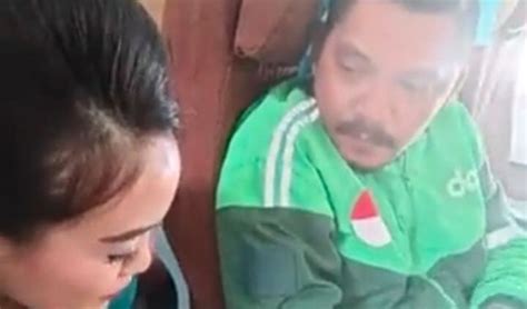 Sosok Erwin Siahaan Ojol Viral Naik Pesawat Medan Yogyakarta Demi Beli