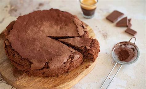 Torta Tenerina Si Fa Col Cioccolato E Solo Albumi Sofficissima E