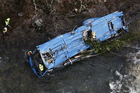 Impactantes imágenes así quedó el autobús de Pontevedra tras caer al río