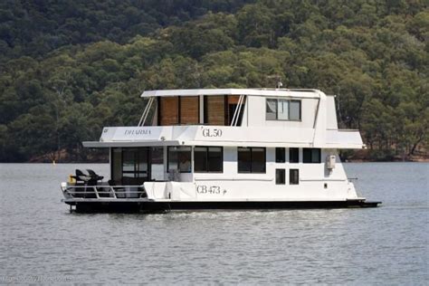 Dharma Houseboat Holiday Home On Lake Eildon House Boats Boats