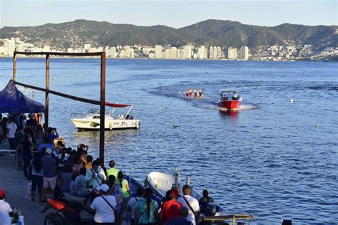 Exitoso espectáculo de ski en Paseo del Pescador en Acapulco