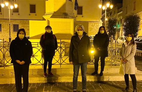 Ferentino Piazza Matteotti Si Illumina Di Giallo Per Lendometriosi