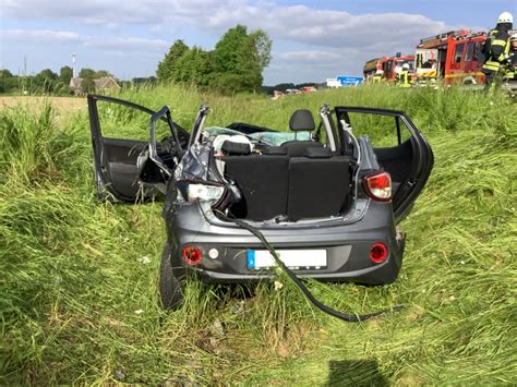 Verkehrsunfall Mit Einer Schwerverletzten Autofahrerin Auf Der A