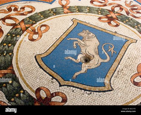 Bull Mosaic Galleria Vittorio Emanuele II Milan Italy Stock Photo - Alamy