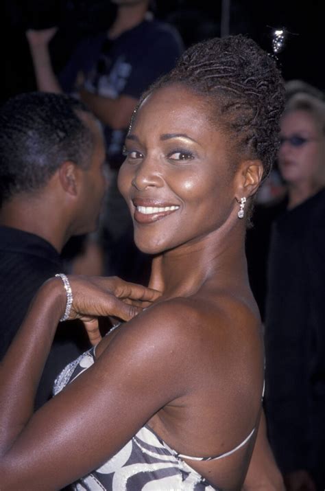 Sexy Hot Suzzanne Douglas Bikini Pics