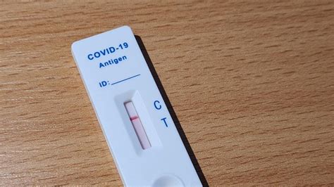 Corona Selbsttests So Funktionieren Die Schnelltests Für Zuhause Nnde