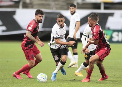 Corinthians X Athletico Equil Brio Marca Confronto Entre As Equipes Em