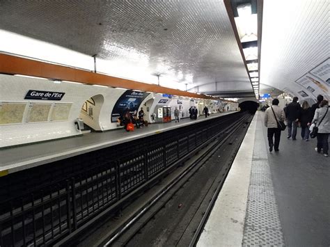 PARIS Métro station Gare de l Est un tunisien pousse un homme sur