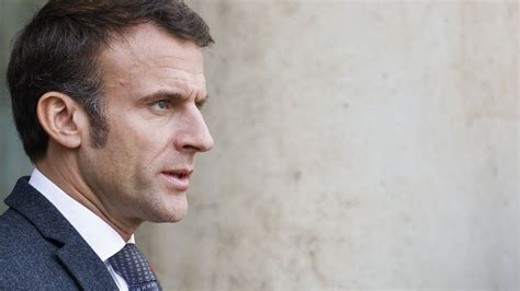 Emmanuel Macron Retourne Sur Le Terrain Après Violences Suite à La Mort De Nahel En France