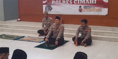 Polres Cimahi Gelar Jumat Curhat Di Pondok Pesantren Riyadlul Hudda