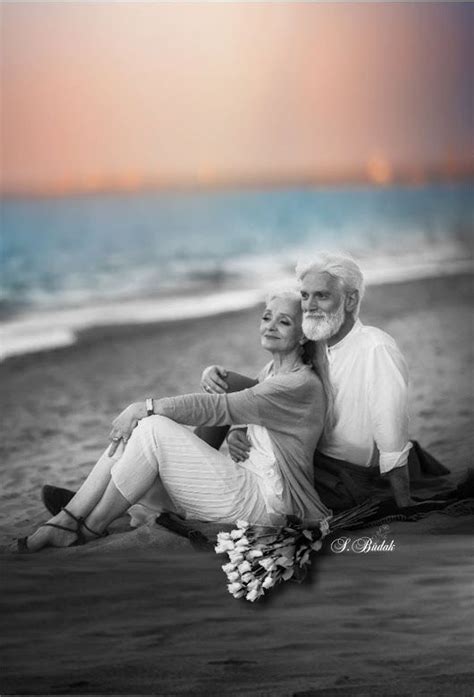 Pin On All About Love《 Love And Flowers》 Old Couple In Love Couples