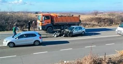 Te Ka Nesre A Kod Ru Nja Potpuno Smrskana Hauba Automobila Telegraf Rs