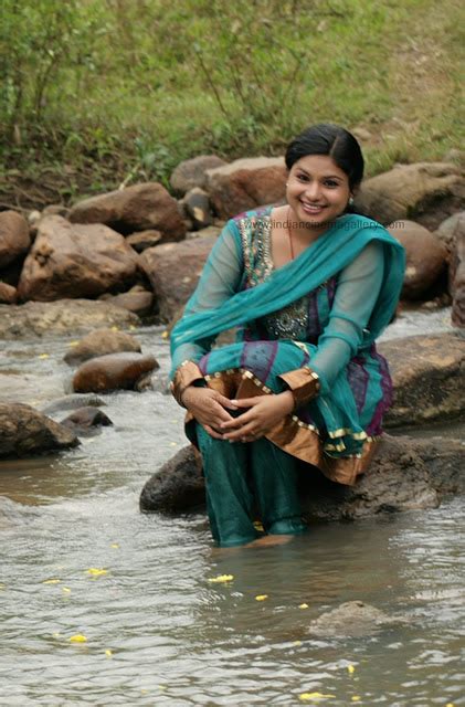 Wallpapers Photos Greetings Nature Sms Actress Mallu Actress Veena Hot Big Boobs Hot Anchor