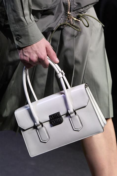 White bags are the coolest of the summer - The Blonde Salad
