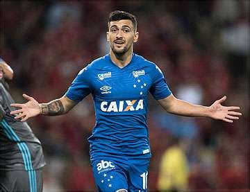 Cruzeiro recusa oferta do mundo árabe por Thiago Neves e avisa Só sai