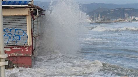 El Tiempo Andaluc A Aviso Naranja Por Fen Menos Costeros Olas