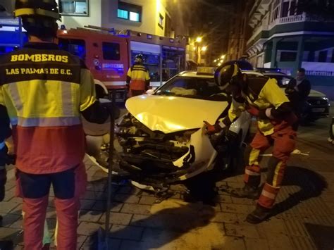 Dos Mujeres Resultan Heridas Tras El Vuelco De Un Taxi En Gran Canaria