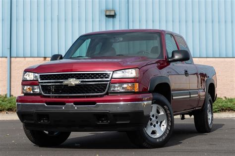 No Reserve: 336-Mile 2006 Chevrolet Silverado 1500 Z71 4x4 for sale on ...