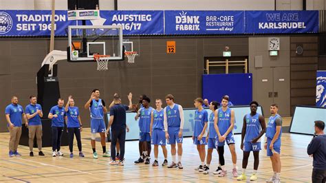 Der Kader Der PSK Lions Stellt Sich In Der Lina Radke Halle Vor