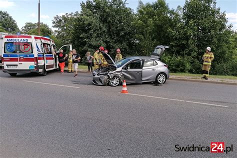 Zderzenie Dw Ch Aut Na Esperantyst W Jedna Osoba Trafi A Do Szpitala