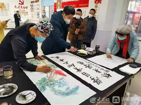 烟台市芝罘区奇山街道塔山社区开展“情满塔山墨染新春”写春联送祝福活动芝罘区烟台大众网