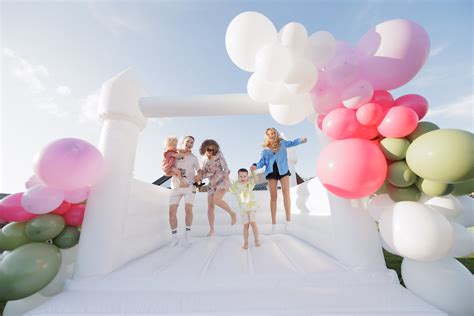 Батут “Воздушный замок” – Студия праздников в Воронеже Novastory