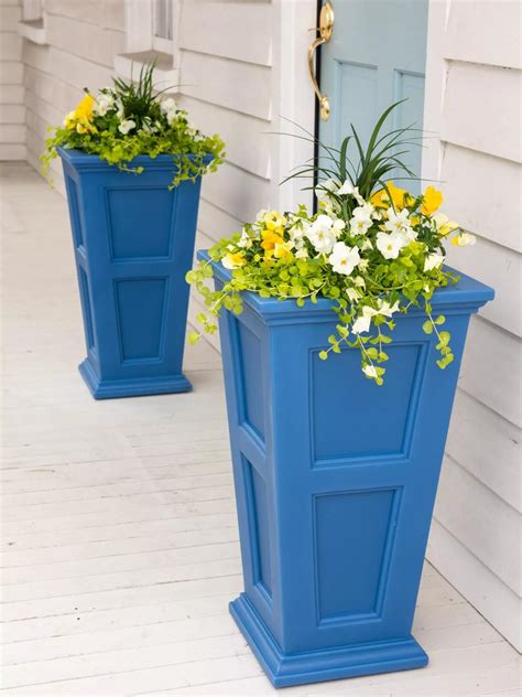 Tall Planters: Fairfield Self Watering Patio Planter | Gardeners.com