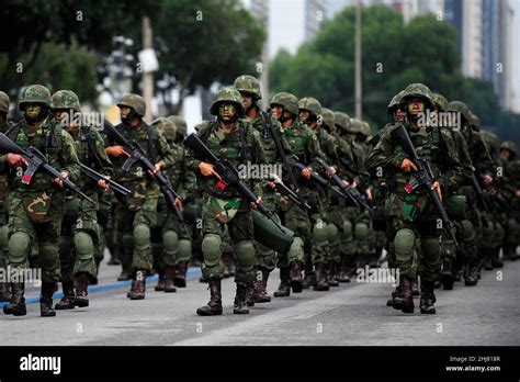 Desfile militar en el Día de la Independencia Tropas especiales de las