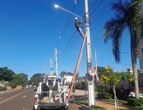 Prefeitura Investe Na Ilumina O Das Pra As Para Melhorar Os Espa Os