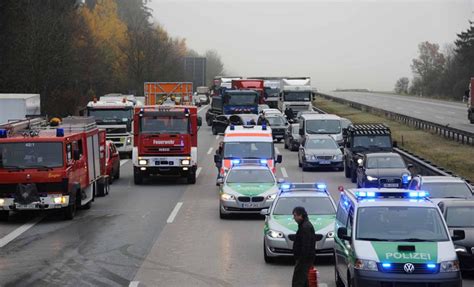 Holzkirchen A Nach Lkw Unfall Gesperrt