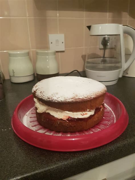 Victoria Sponge with jam and whipped cream – acoking